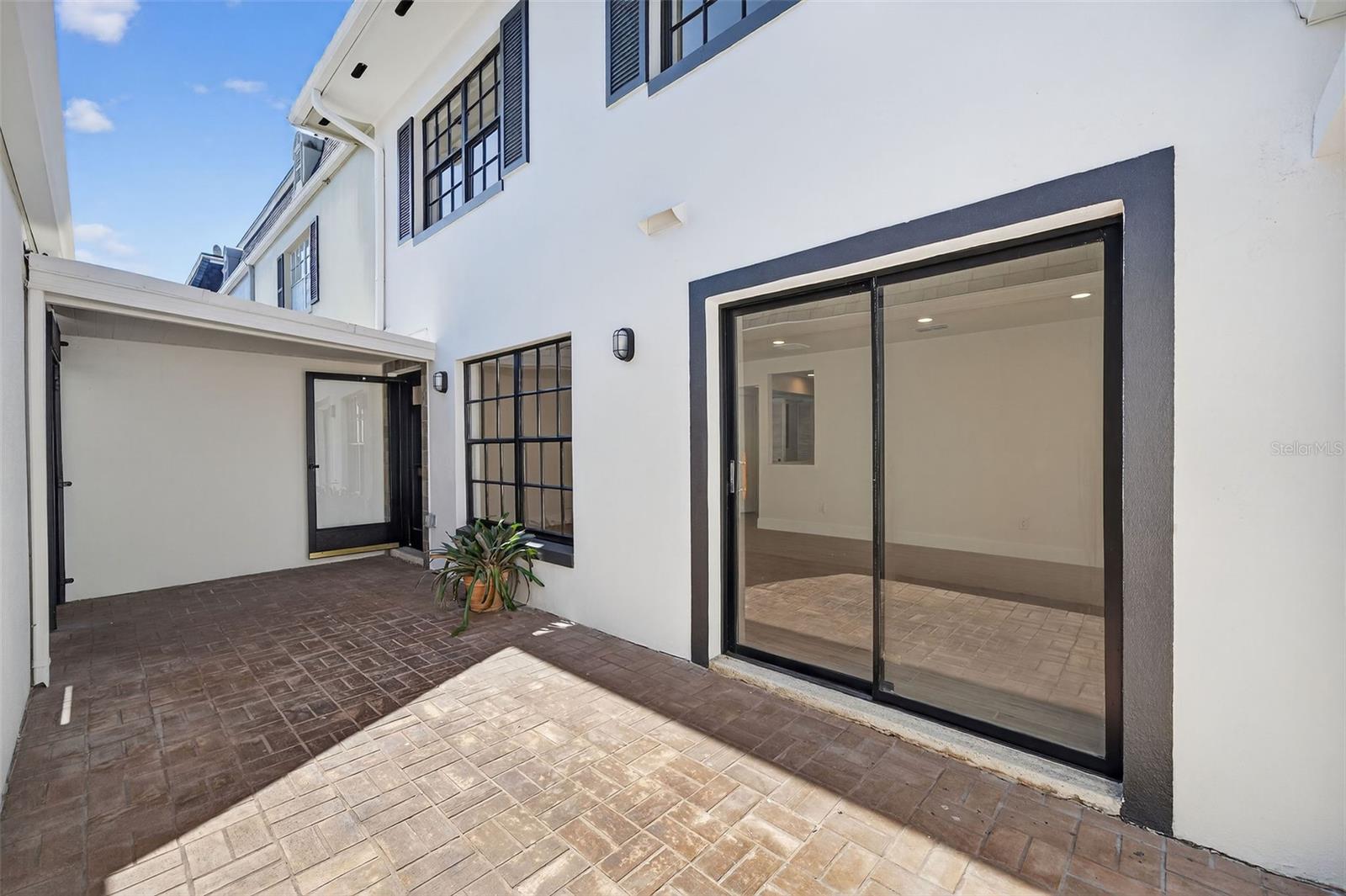 908 HILLARY COURT 15