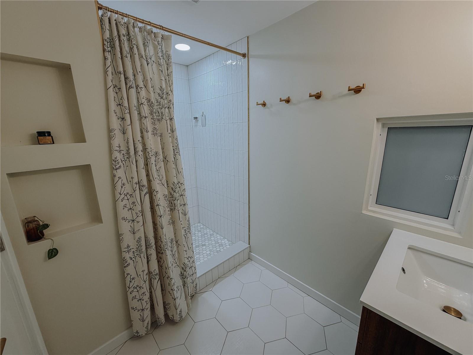 CRYSTAL LAKE PARK 1ST SEC - Residential