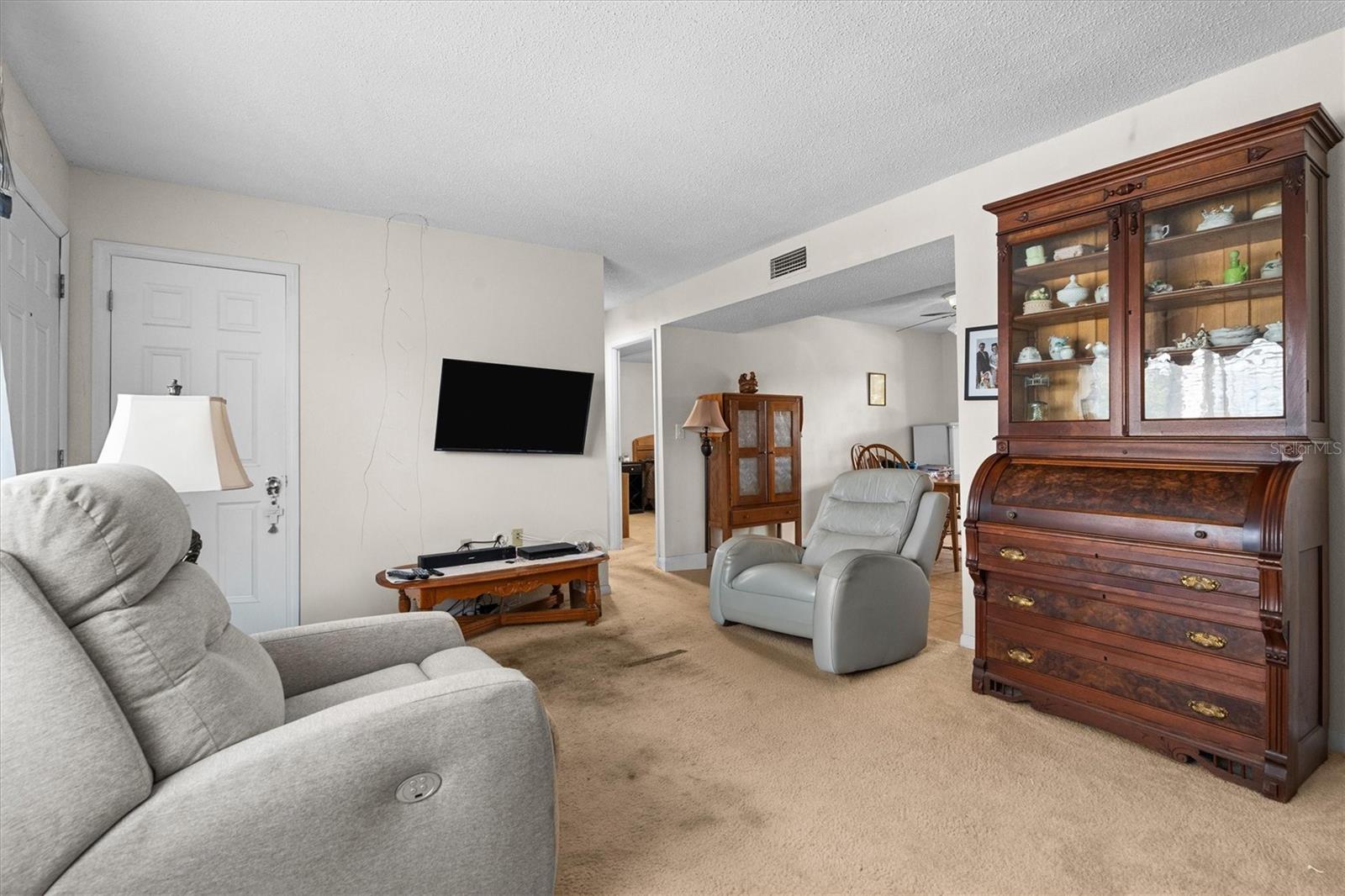 LAKESIDE VILLAGE 01 CONDO - Residential