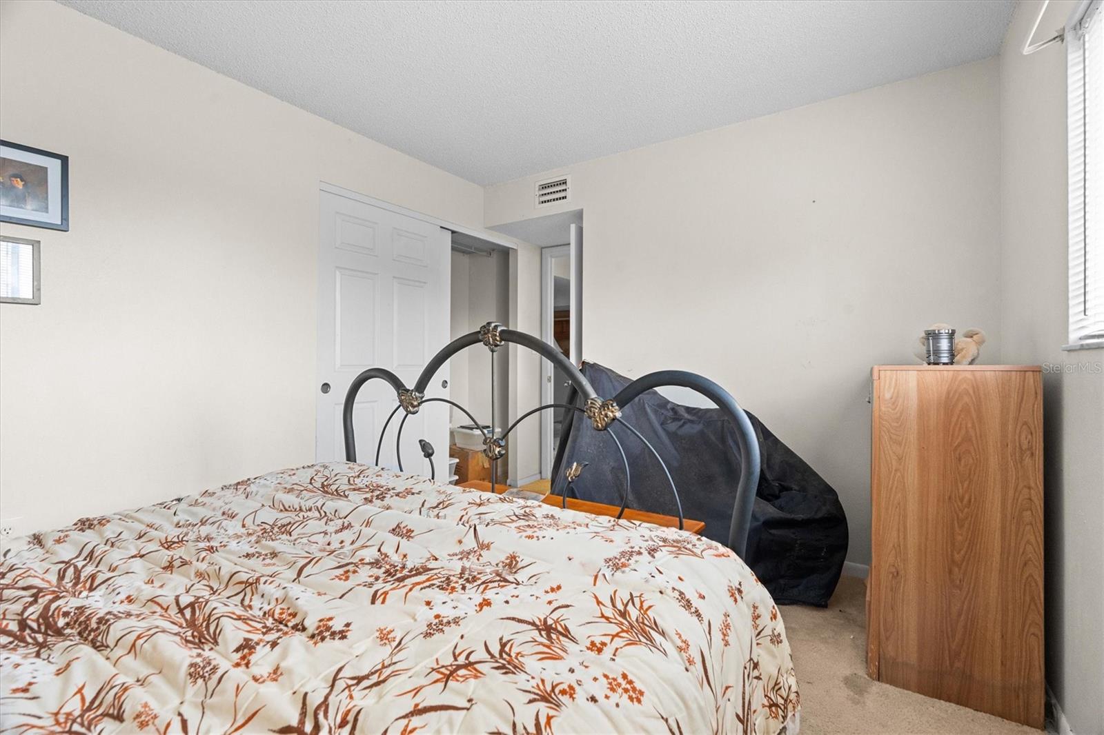 LAKESIDE VILLAGE 01 CONDO - Residential