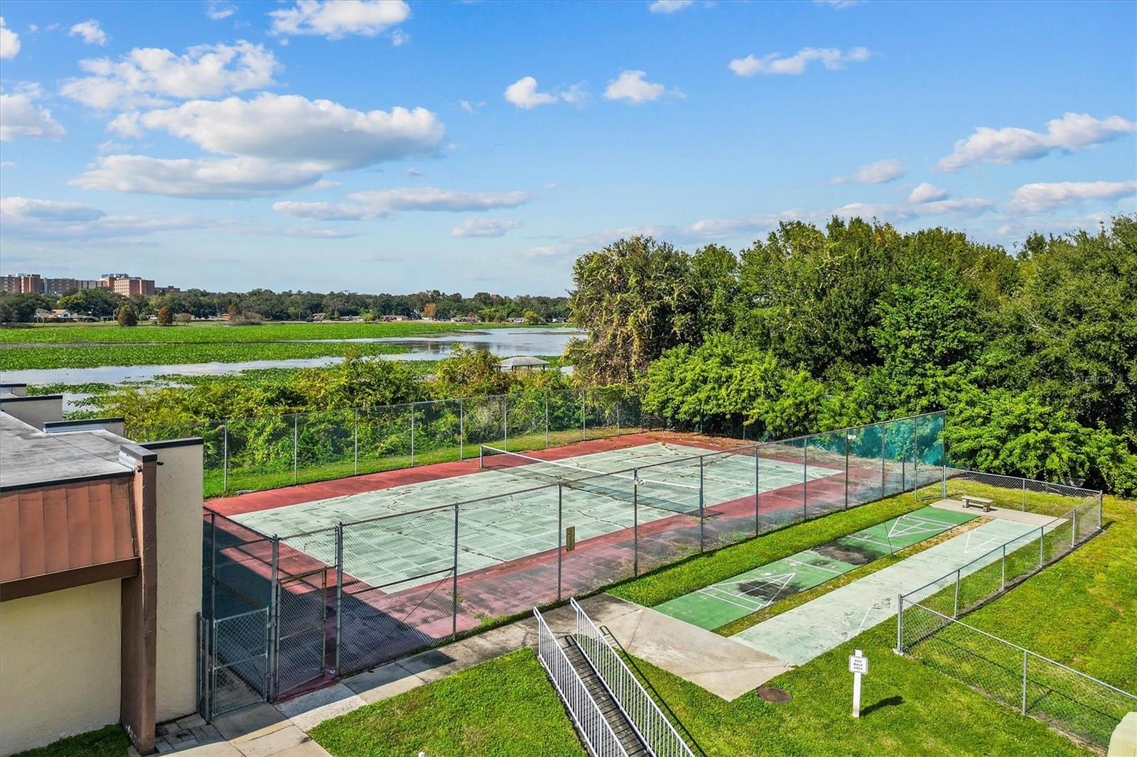 LAKESIDE VILLAGE 01 CONDO - Residential