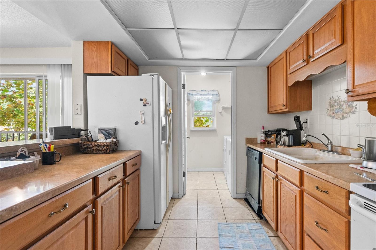 LAKESIDE VILLAGE 01 CONDO - Residential