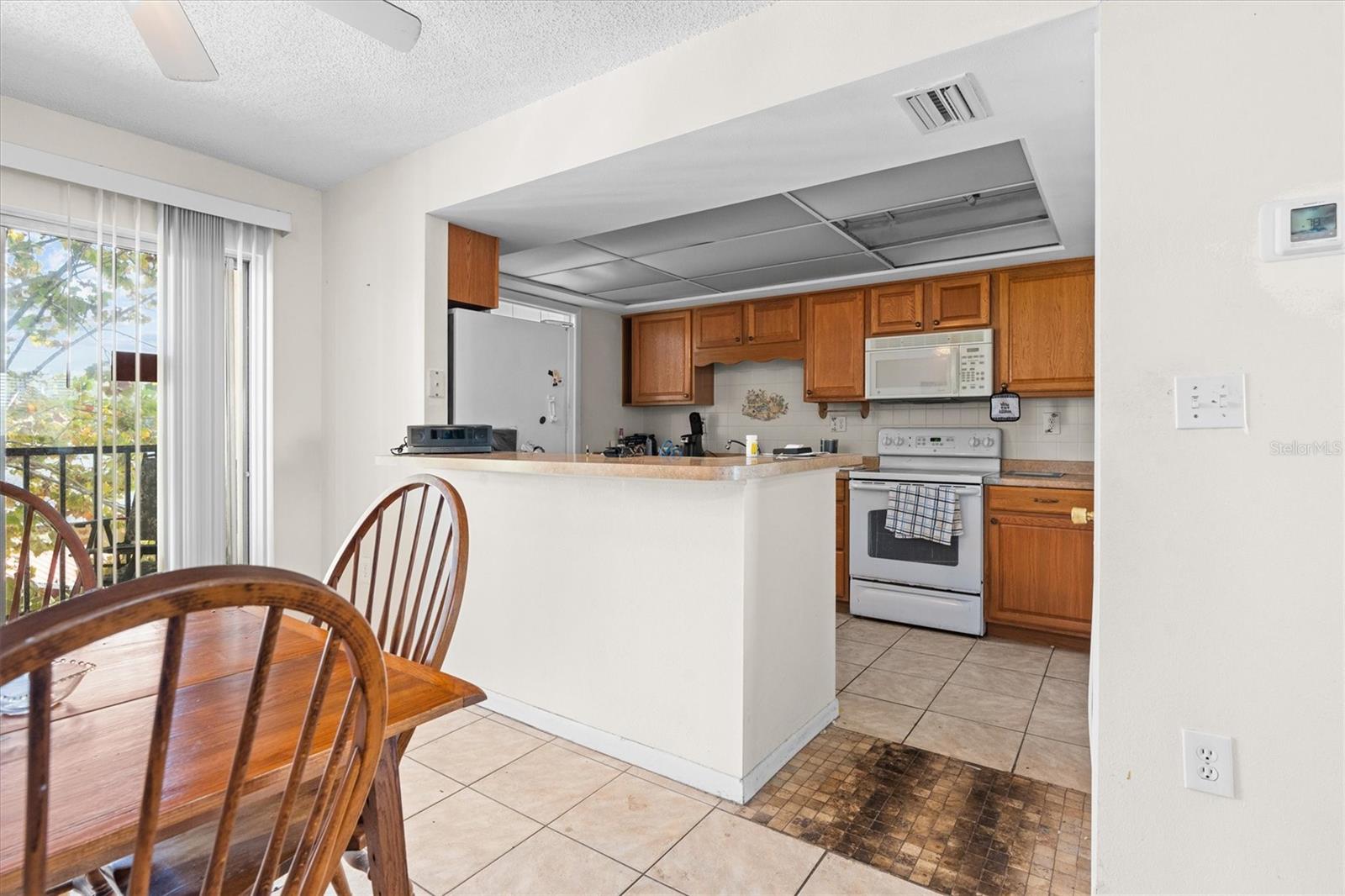 LAKESIDE VILLAGE 01 CONDO - Residential