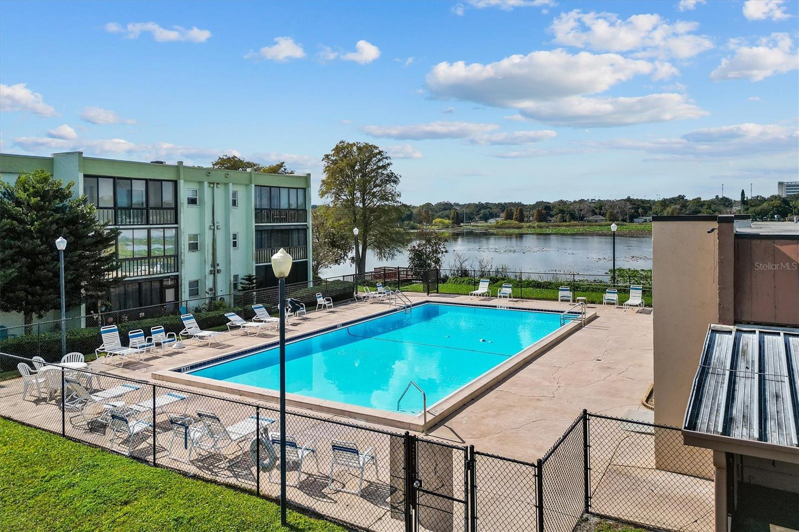 LAKESIDE VILLAGE 01 CONDO - Residential