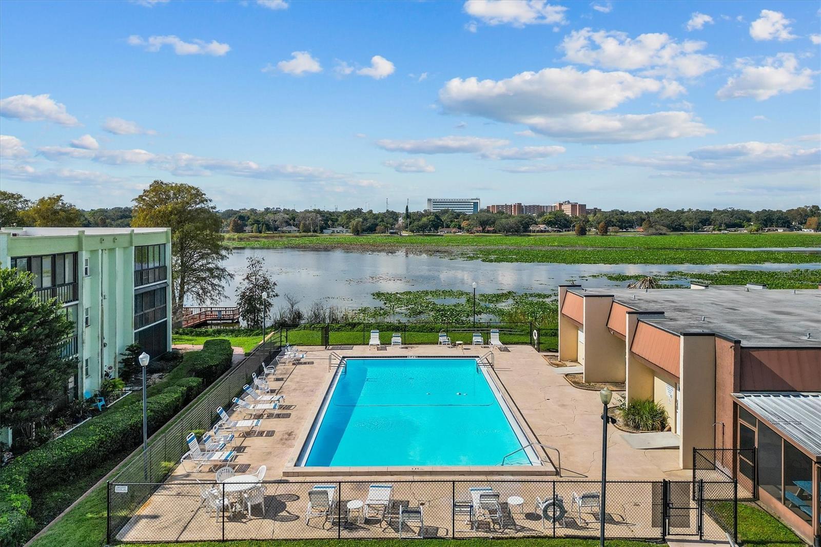 LAKESIDE VILLAGE 01 CONDO - Residential