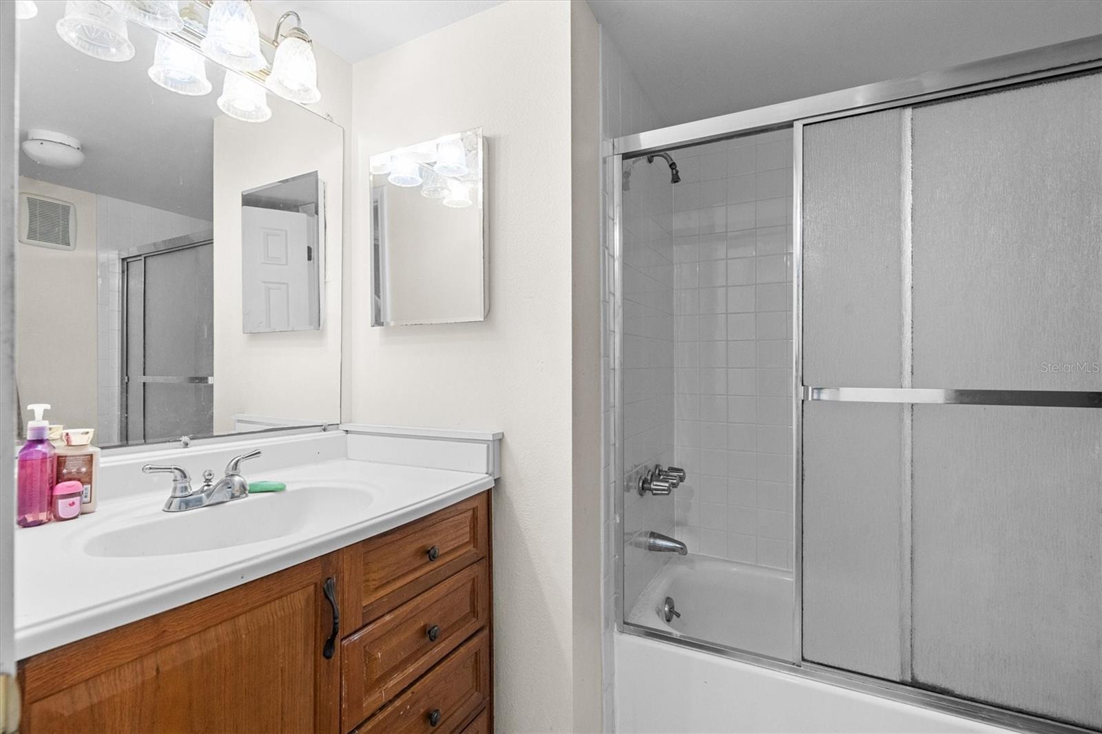 LAKESIDE VILLAGE 01 CONDO - Residential