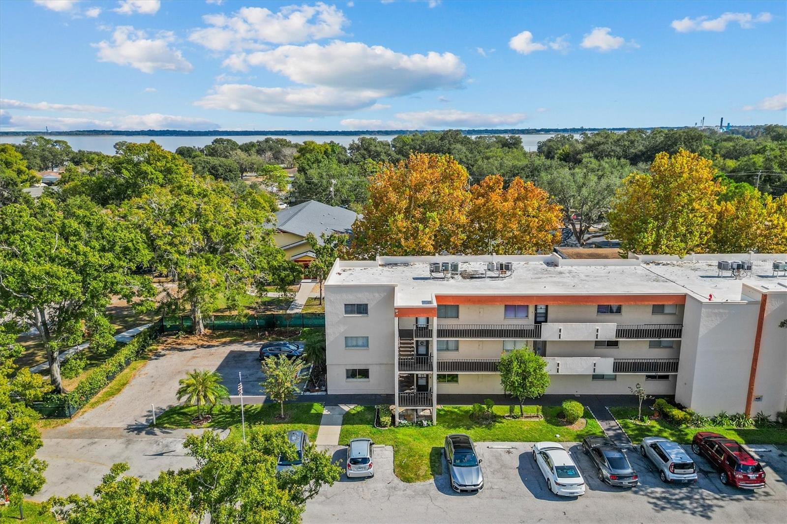 LAKESIDE VILLAGE 01 CONDO - Residential