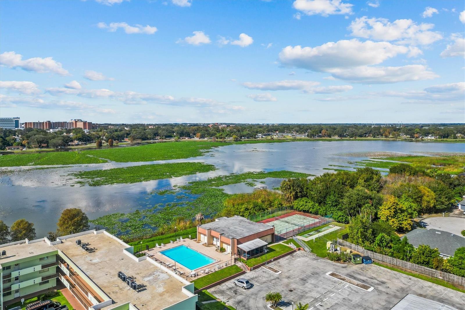 LAKESIDE VILLAGE 01 CONDO - Residential