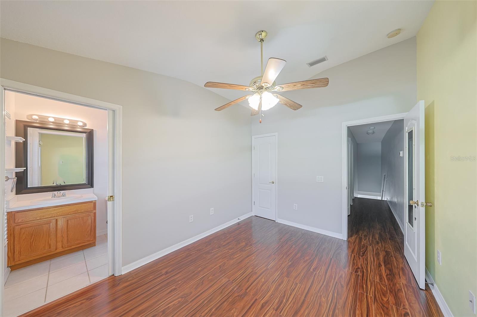 KINGS LAKE TWNHMS - Residential