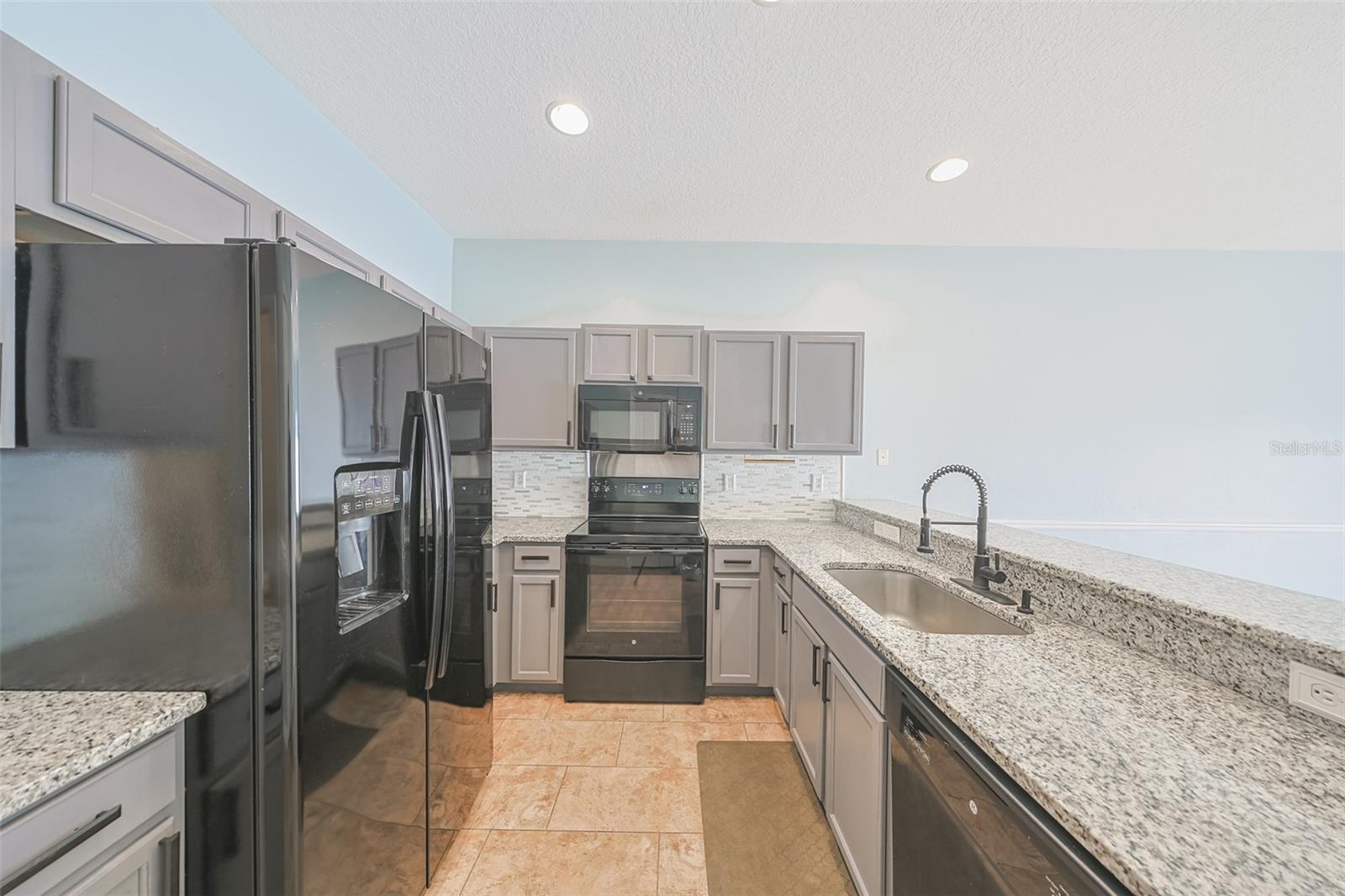 KINGS LAKE TWNHMS - Residential