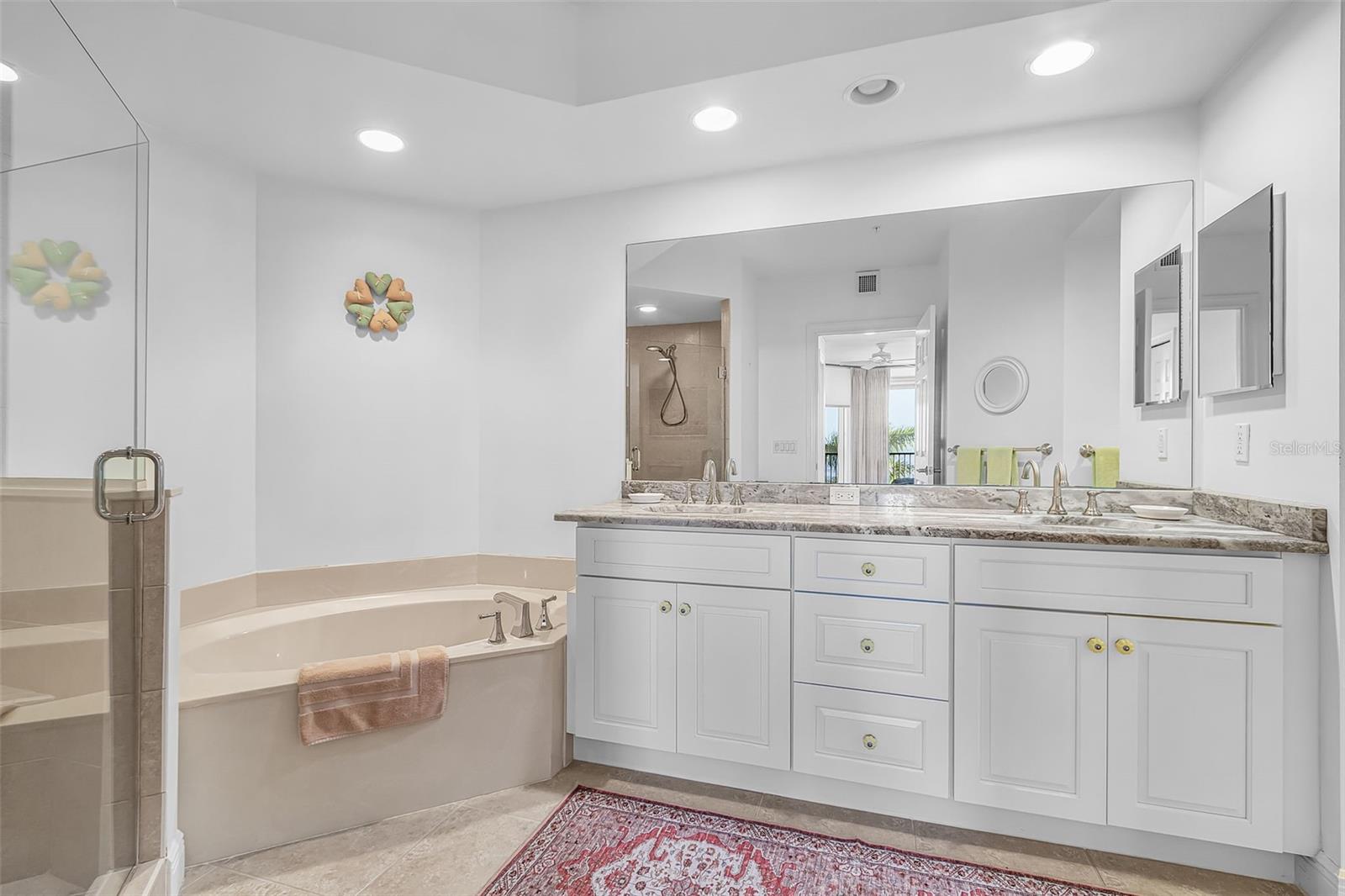 GRANDE ISLE TWRS I & II PH II - Residential