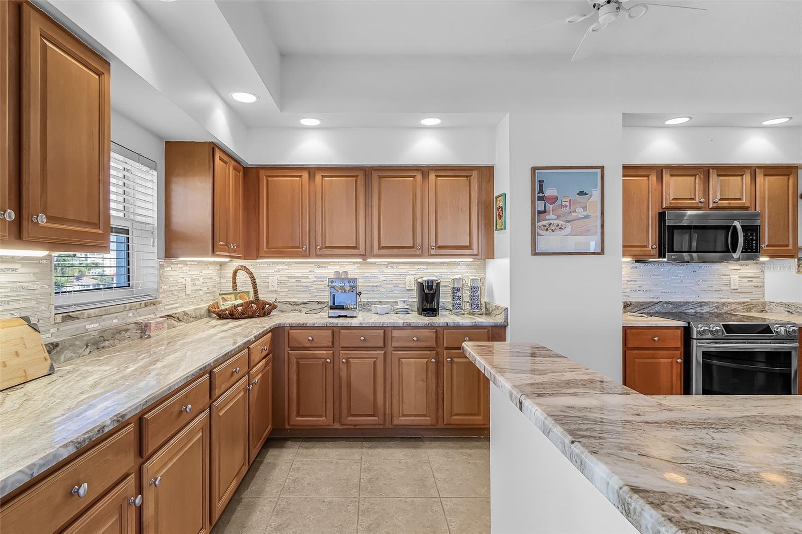 GRANDE ISLE TWRS I & II PH II - Residential