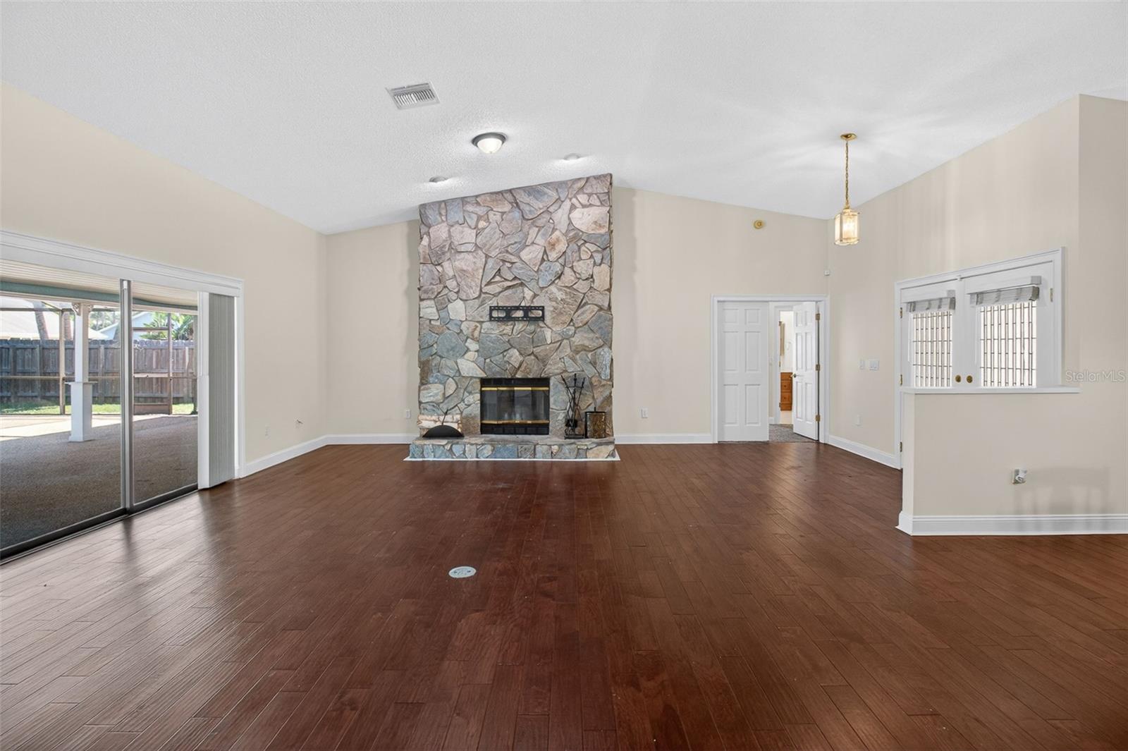 FALCON RIDGE - Residential