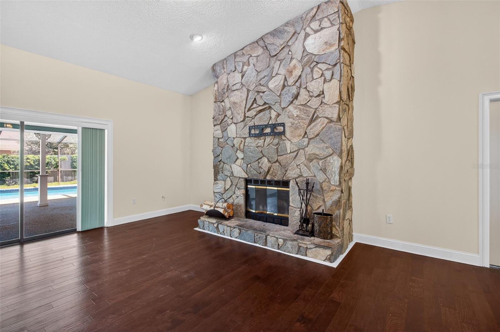 FALCON RIDGE - Residential