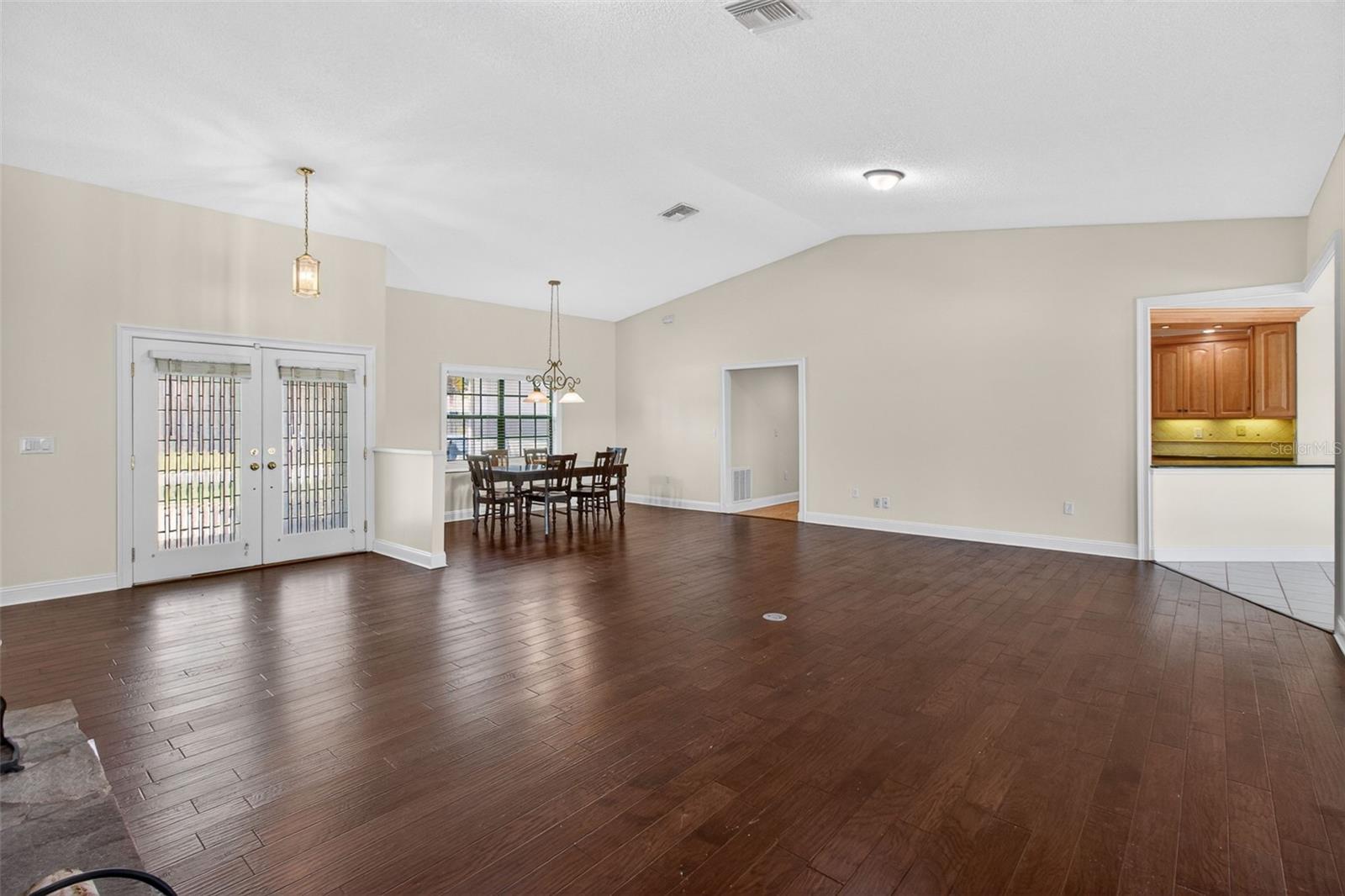 FALCON RIDGE - Residential
