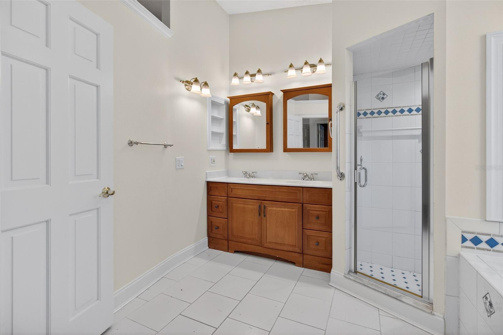 FALCON RIDGE - Residential