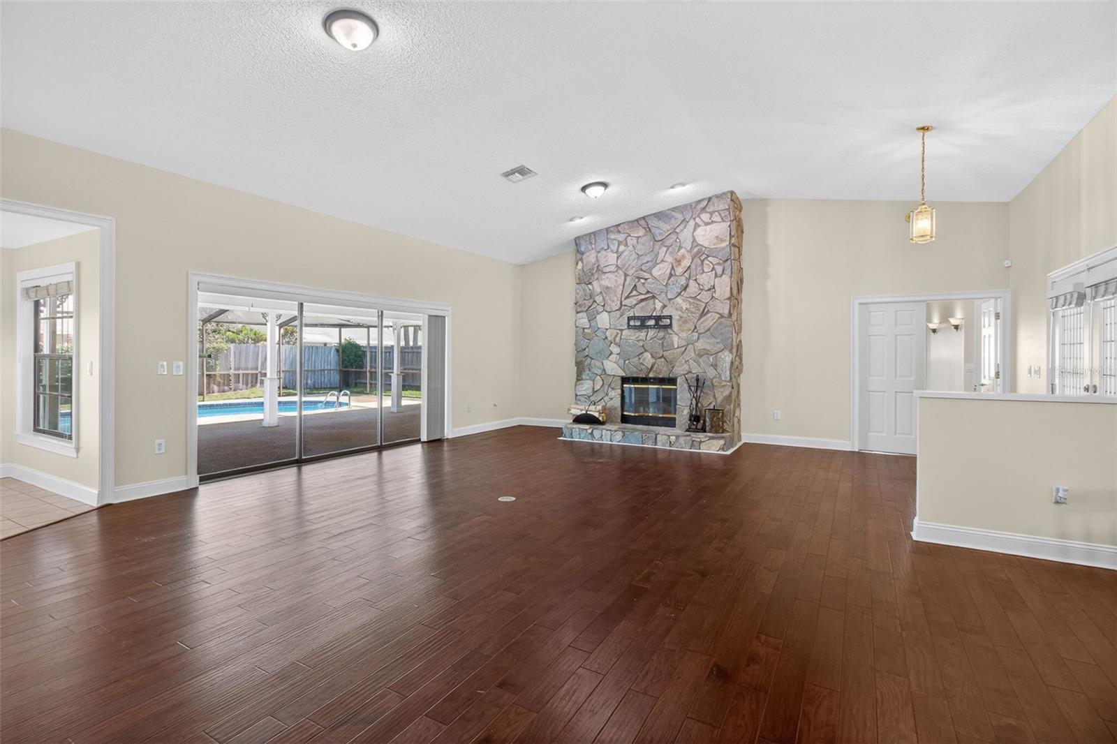 FALCON RIDGE - Residential