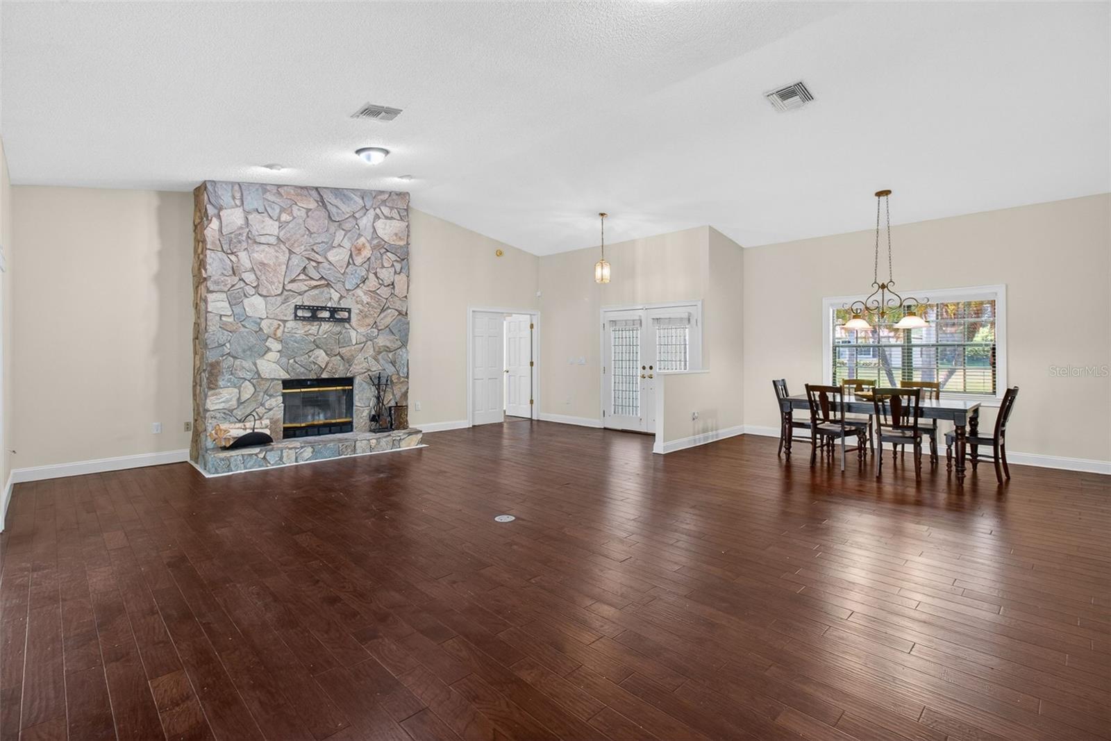 FALCON RIDGE - Residential