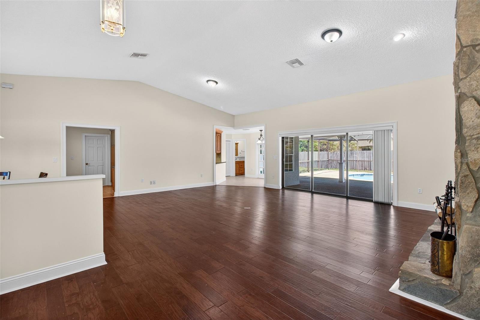 FALCON RIDGE - Residential