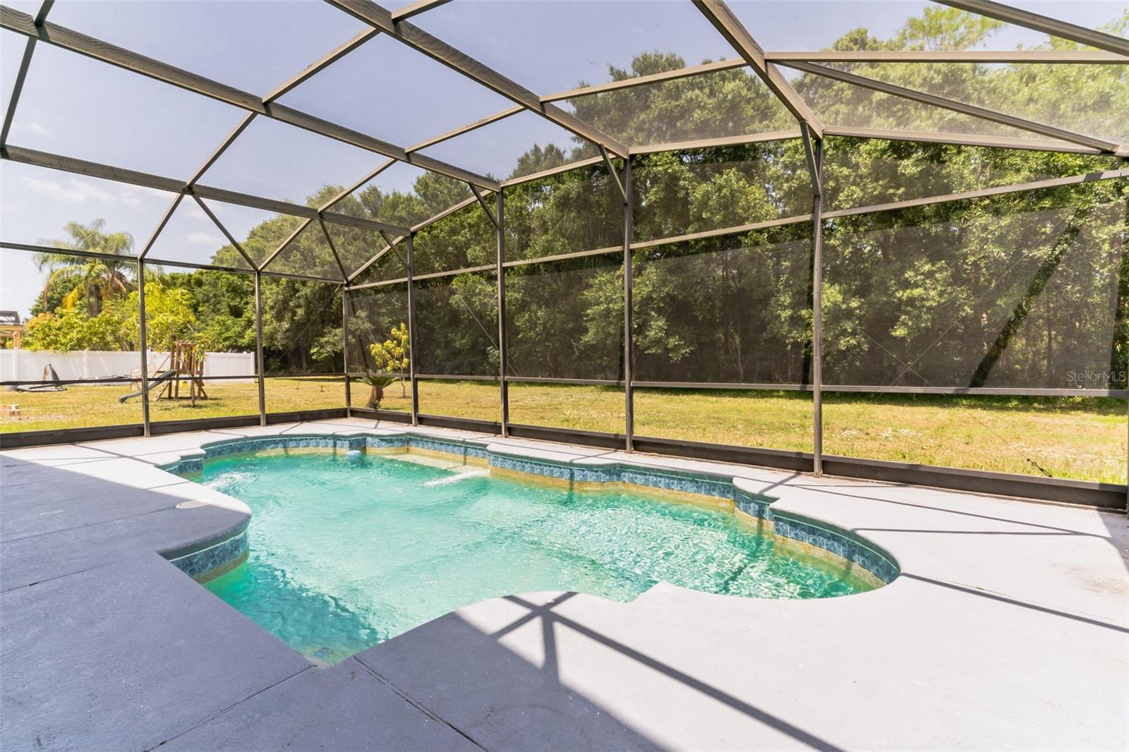 2433 HURON CIRCLE
