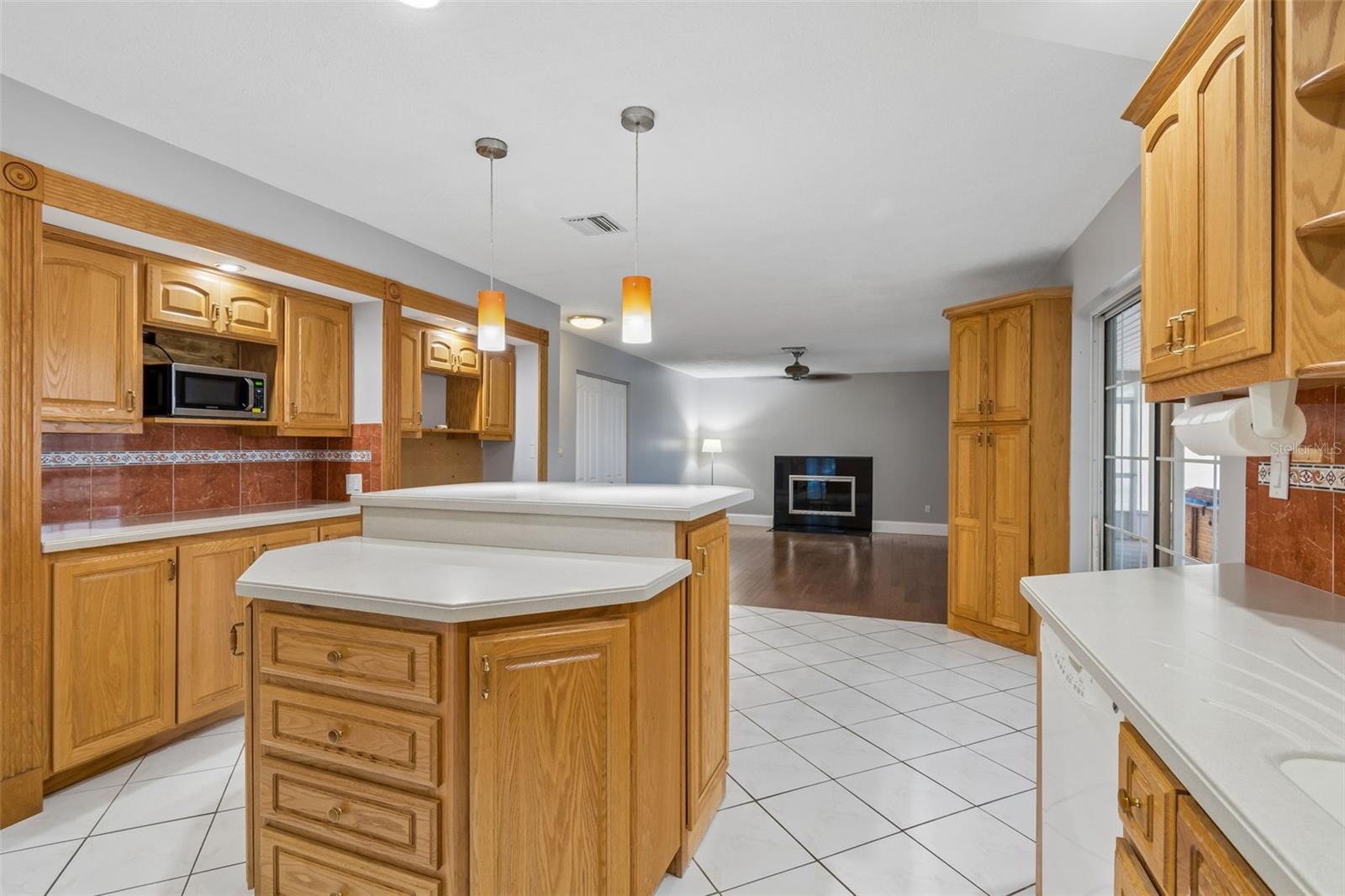 GOLDEN ACRES - Residential