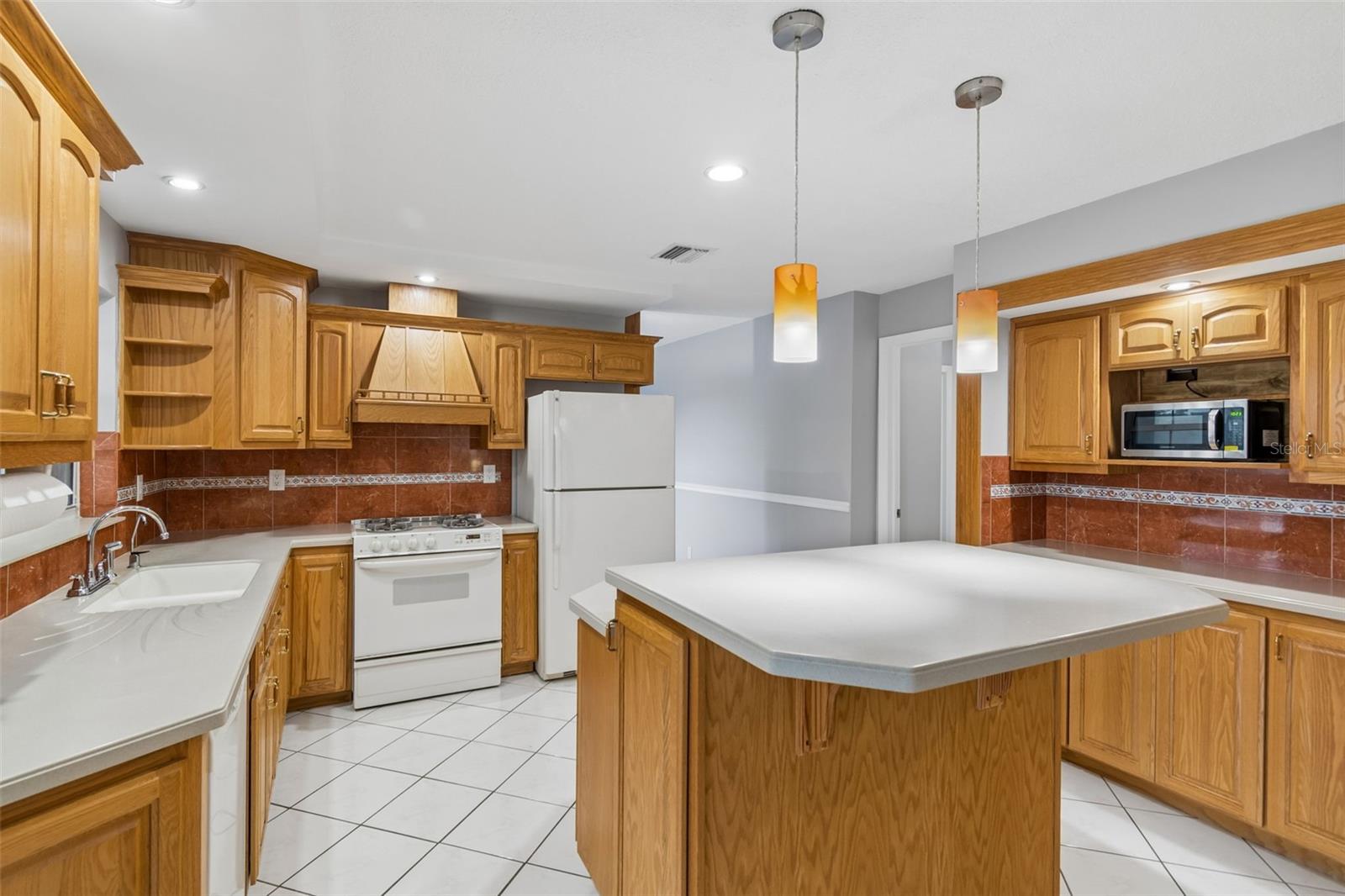 GOLDEN ACRES - Residential