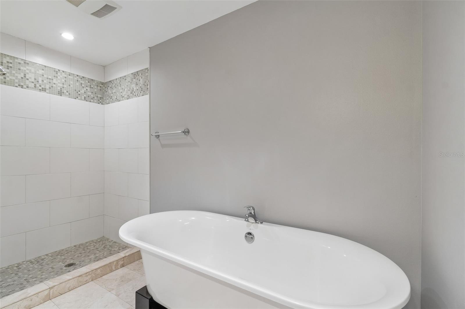 GOLDEN ACRES - Residential