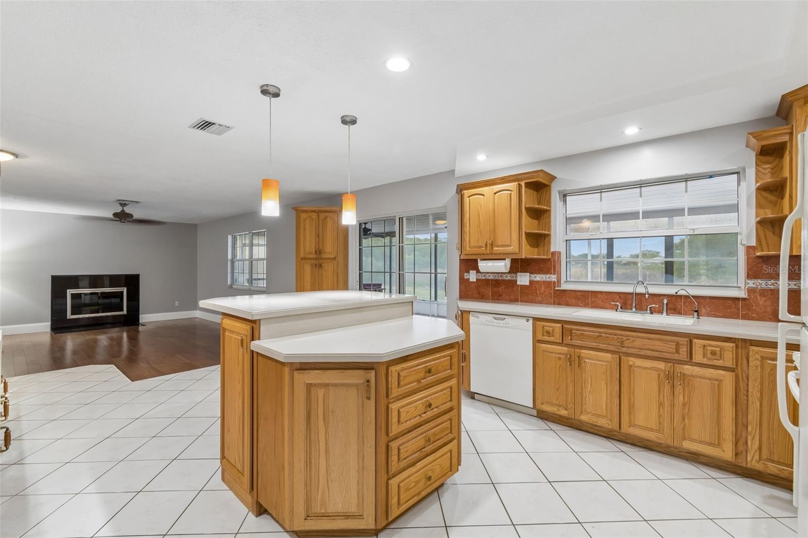 GOLDEN ACRES - Residential