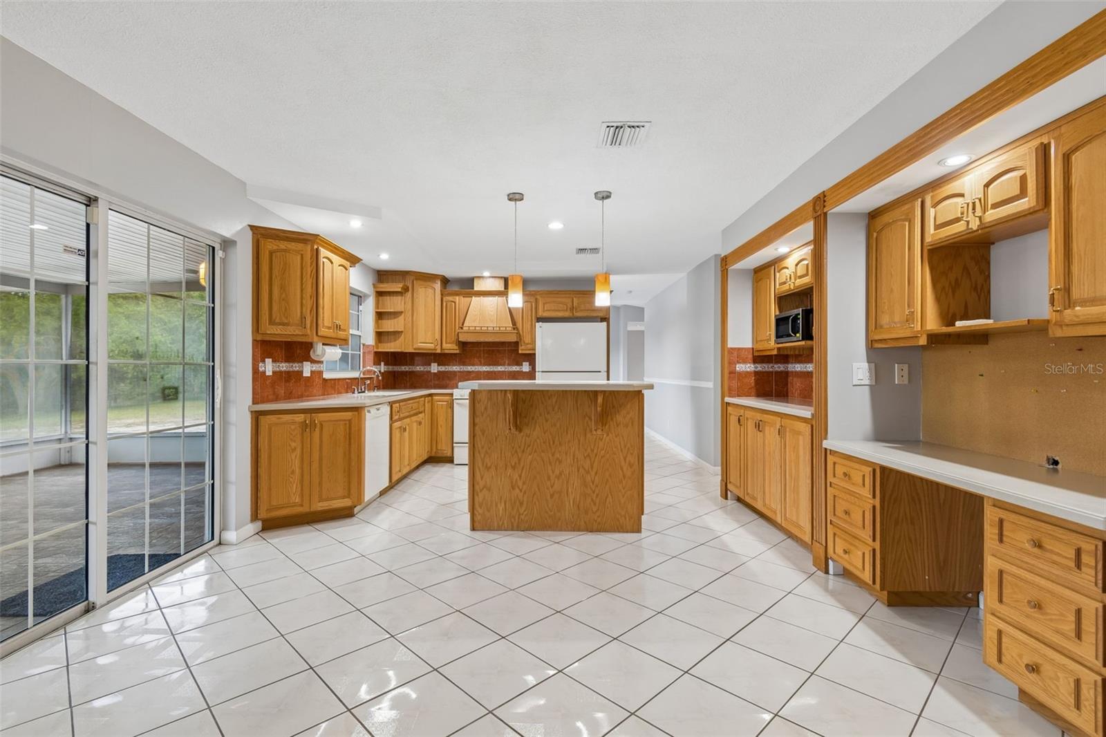 GOLDEN ACRES - Residential