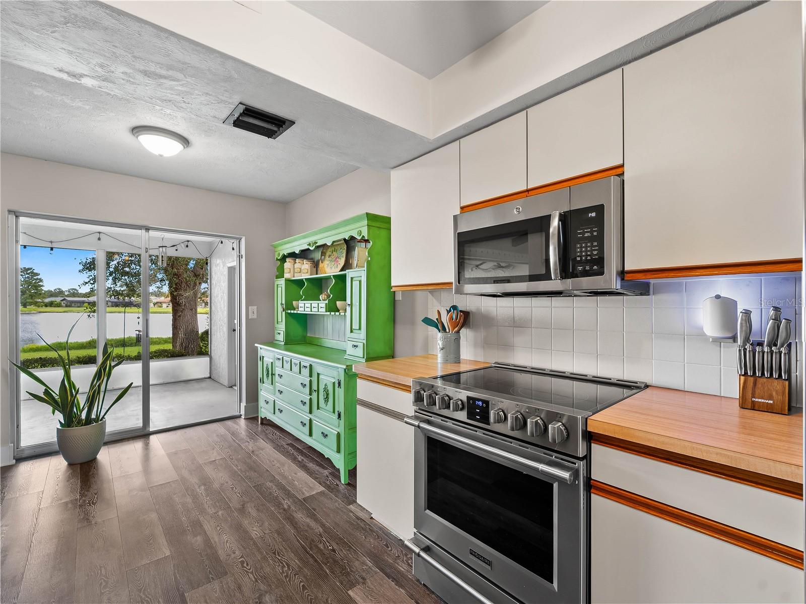 MEADOW RUN AT JACARANDA - Residential