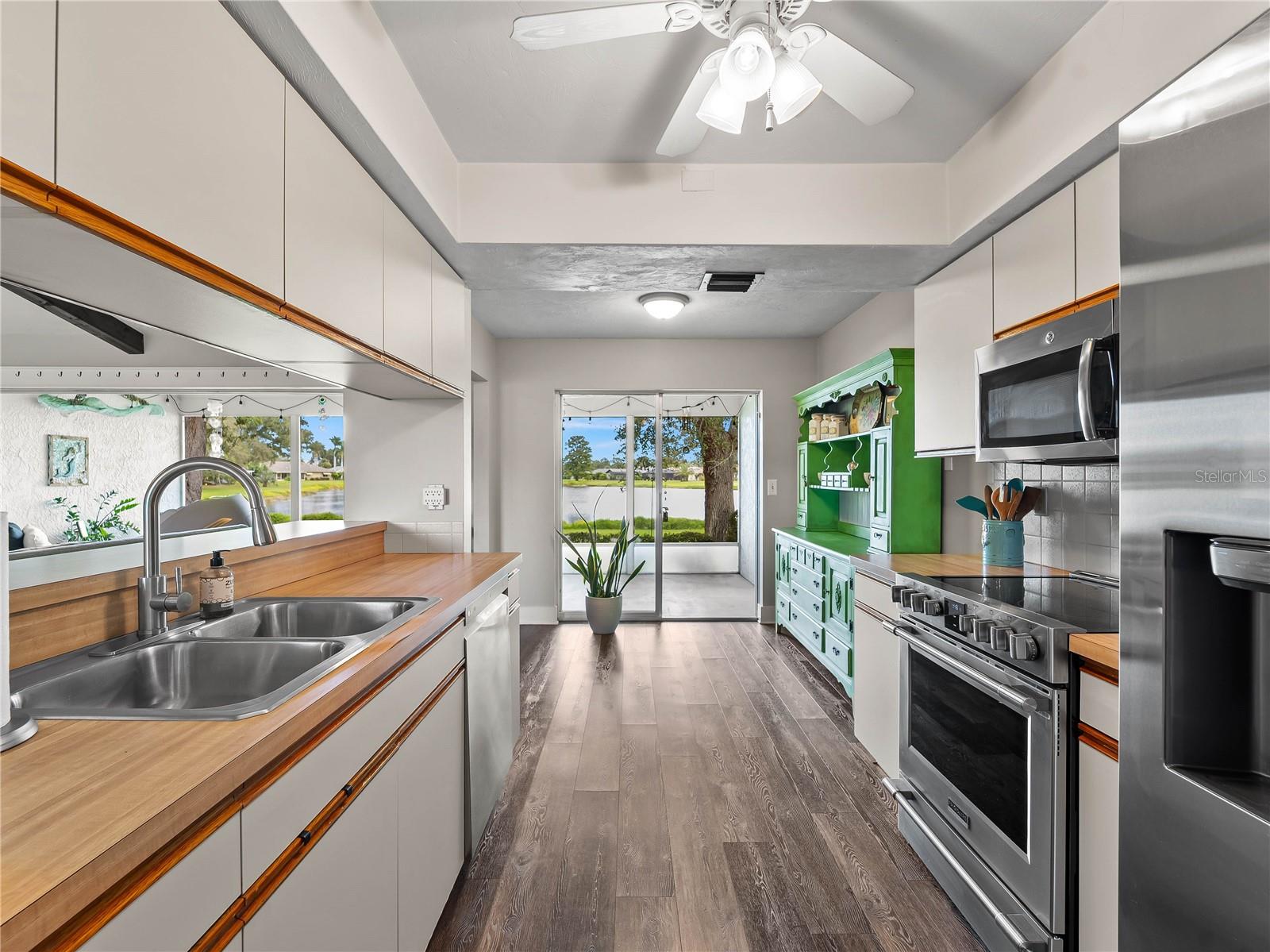 MEADOW RUN AT JACARANDA - Residential