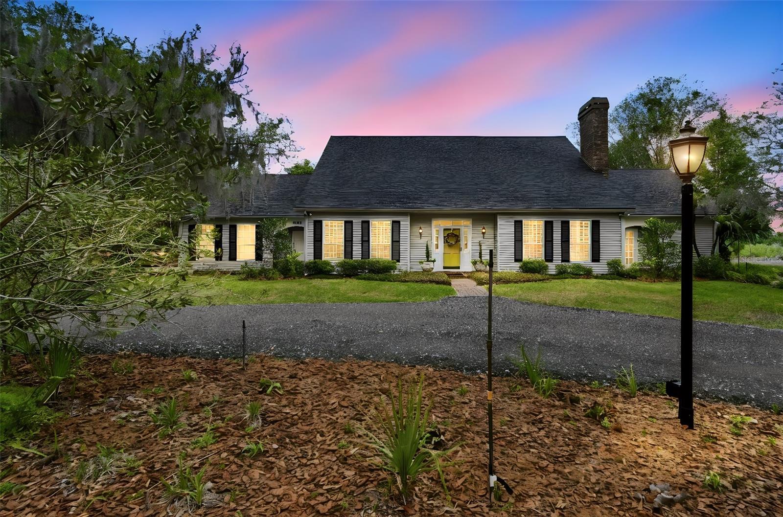 1245 WESTOAK DRIVE