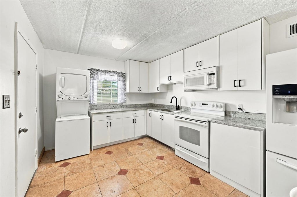 Photo of 525 Conway Road #46, Orlando, FL 32807 (MLS # O6453047)