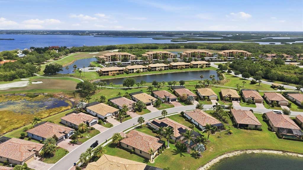 Photo of 6540 Willowshire Way, Bradenton, FL 34212 (MLS # A4700523)