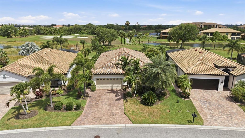 Photo of 6540 Willowshire Way, Bradenton, FL 34212 (MLS # A4700523)