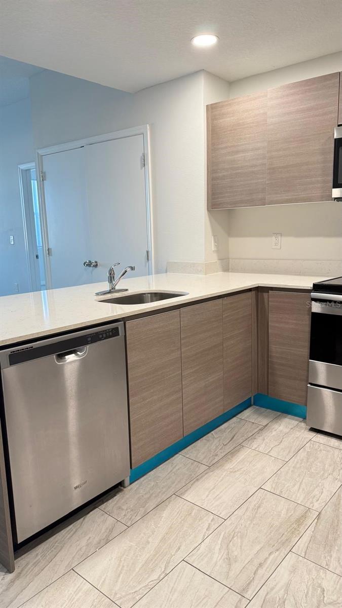 SANDLAKE PALAZZO - Residential Lease