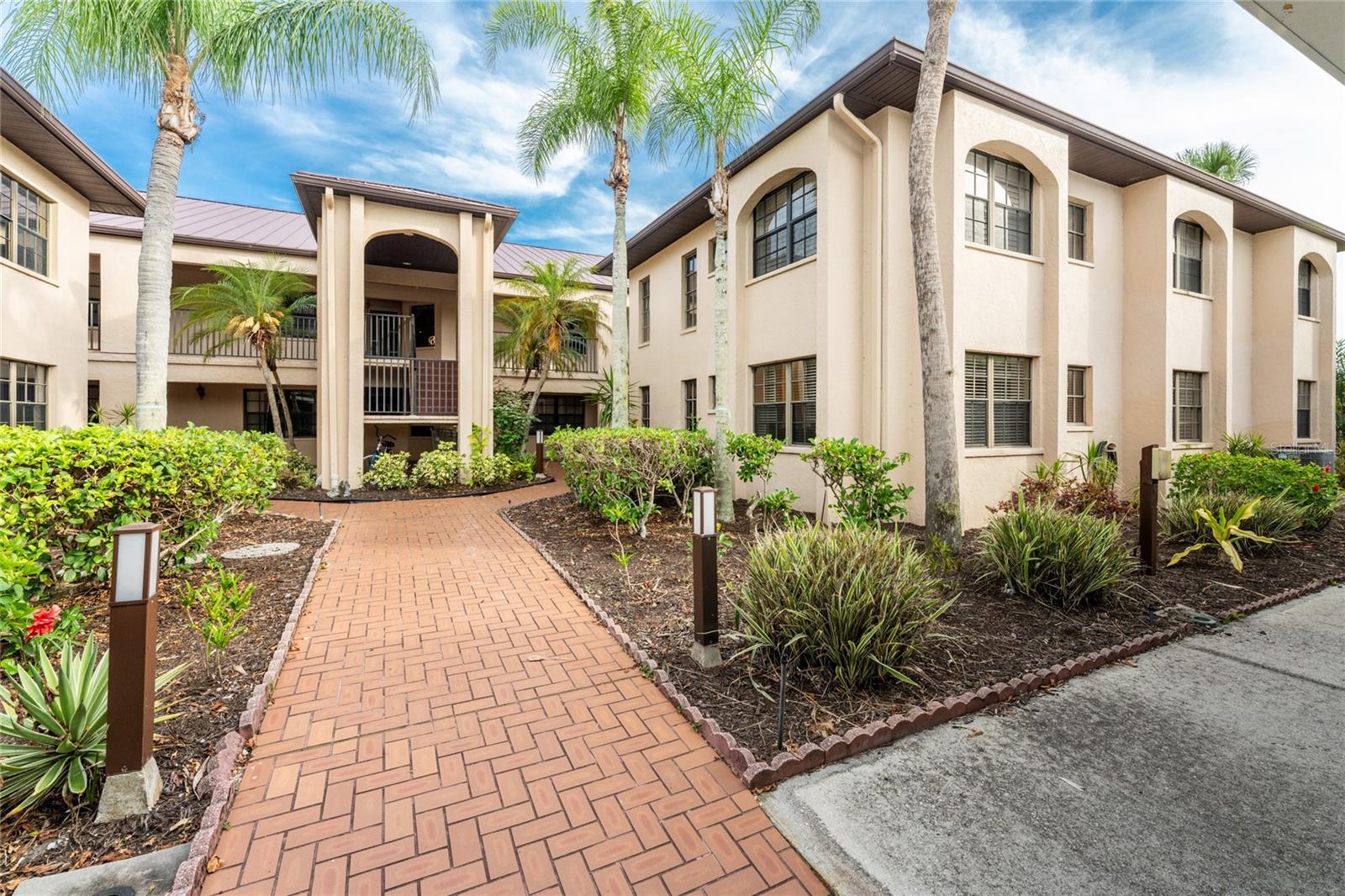 ROLLS LANDING BLDG 10 - Residential