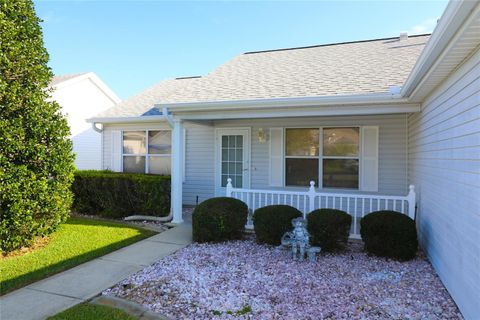 A home in LADY LAKE