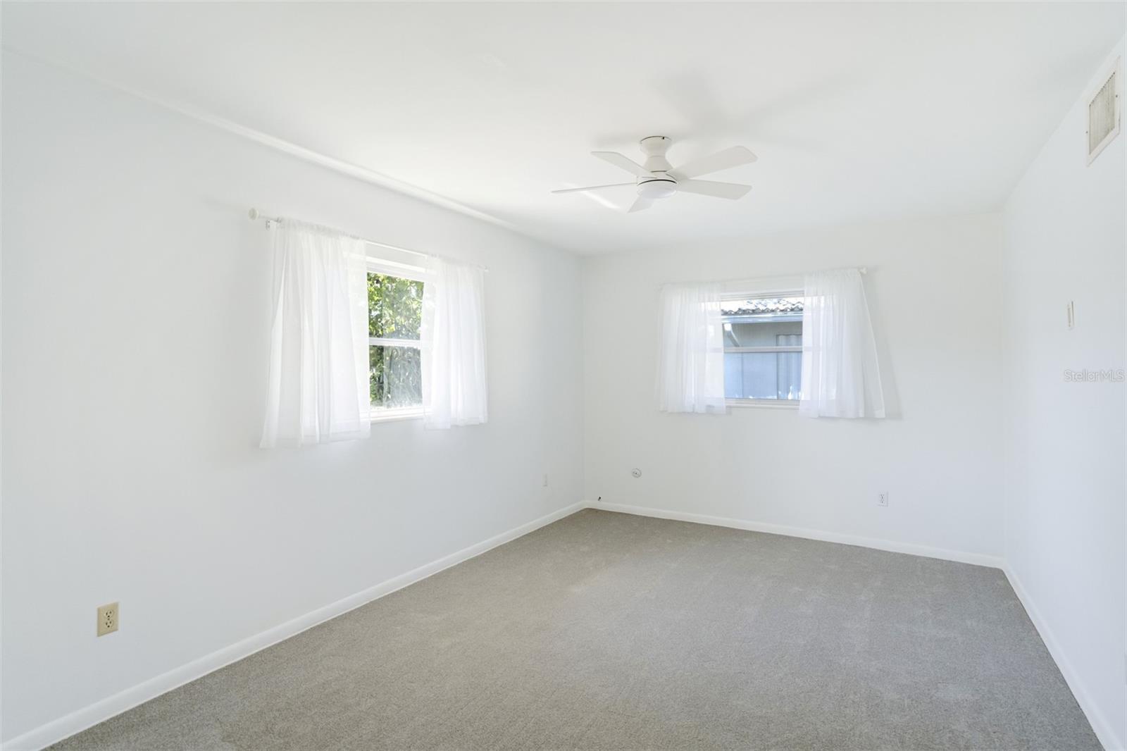 WOODLAND HILLS - Residential