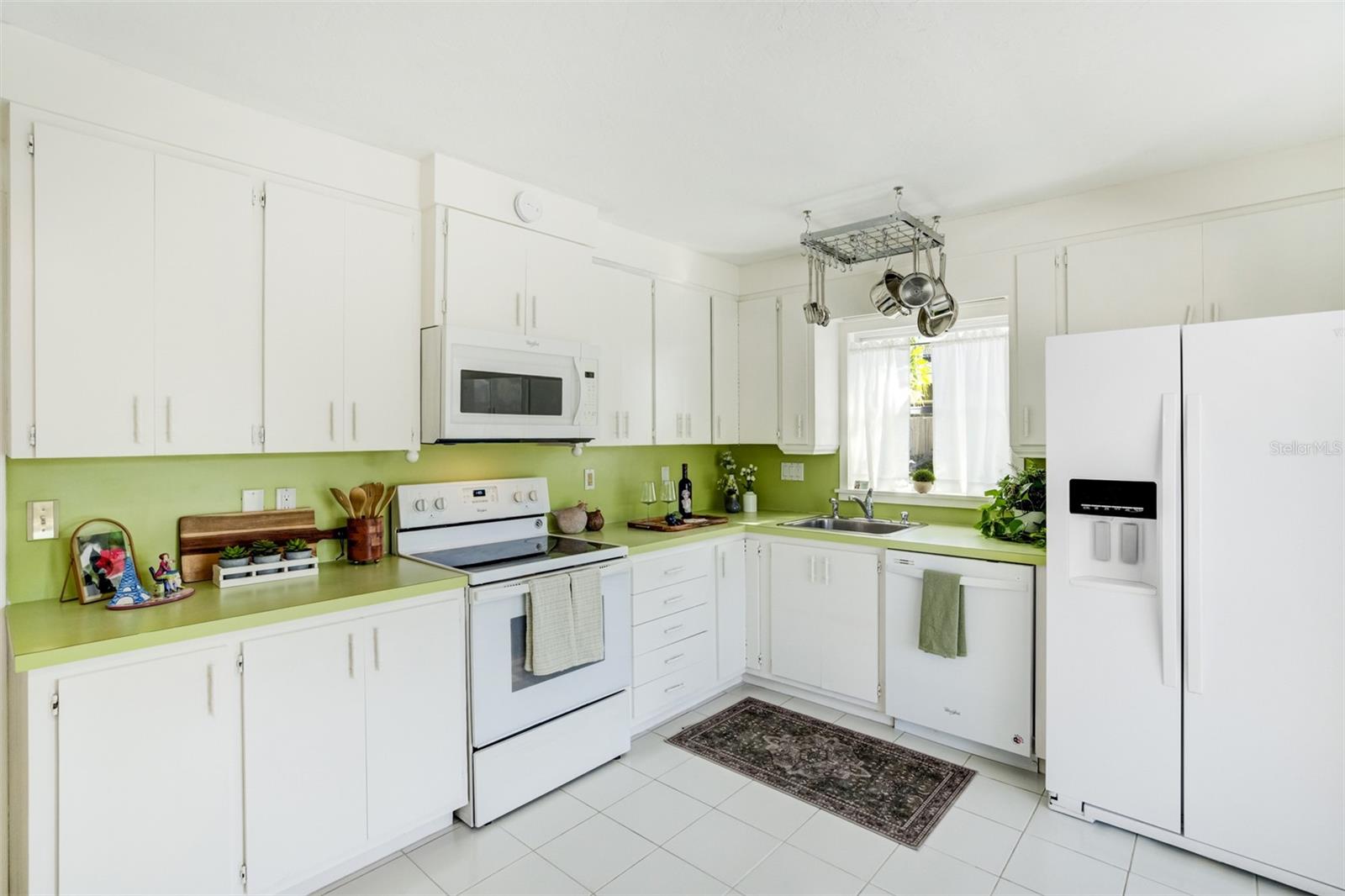 WOODLAND HILLS - Residential