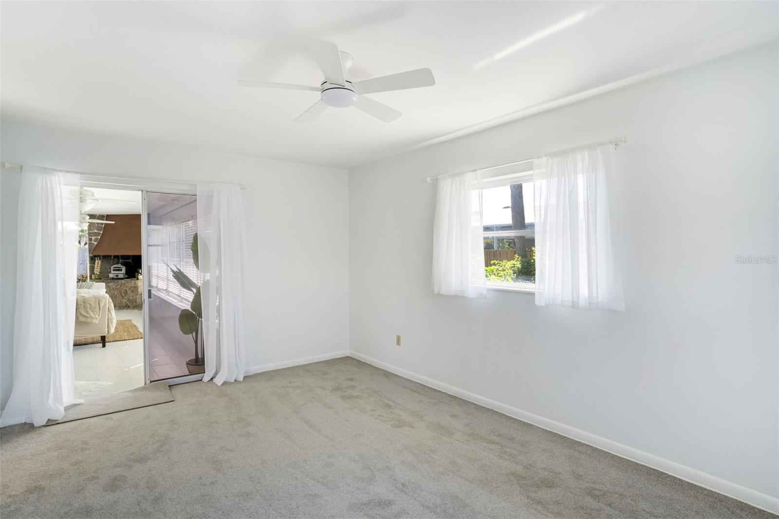 WOODLAND HILLS - Residential