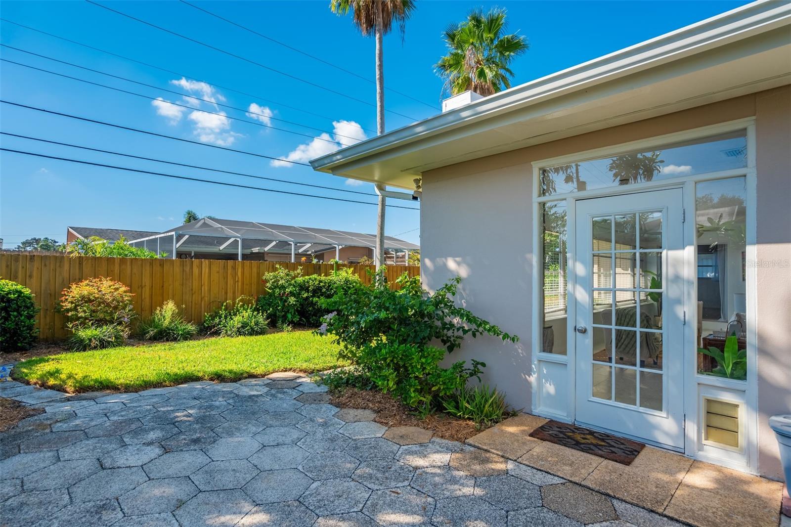 WOODLAND HILLS - Residential