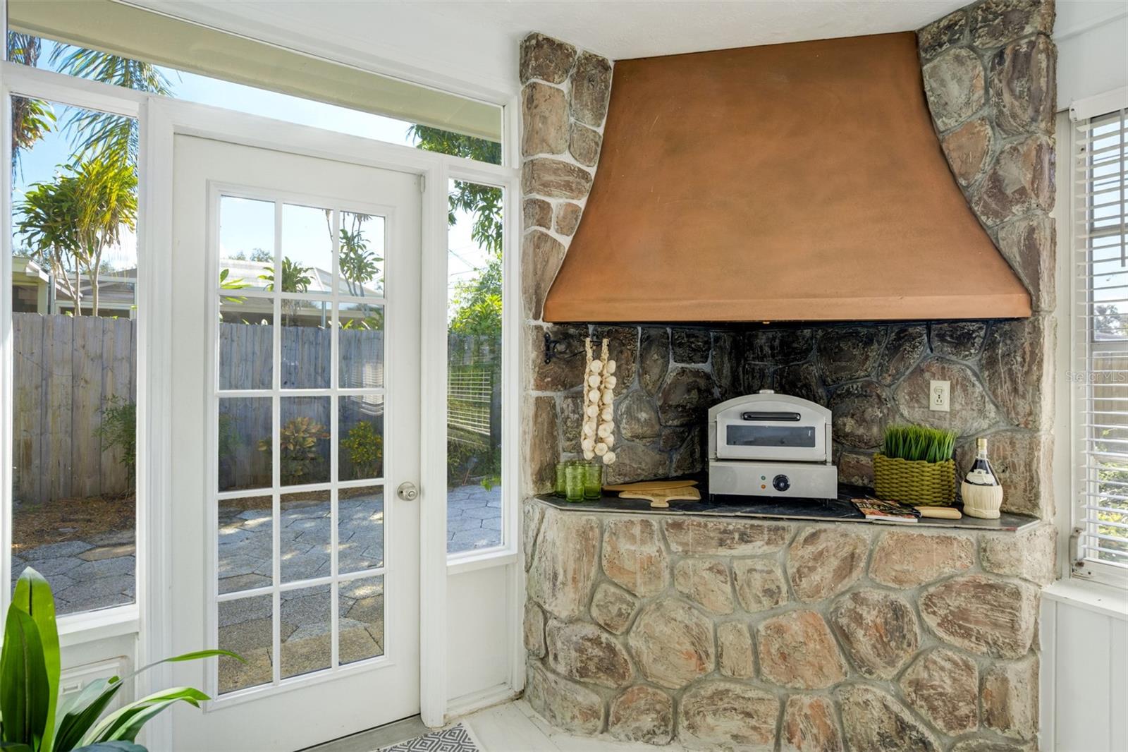 WOODLAND HILLS - Residential