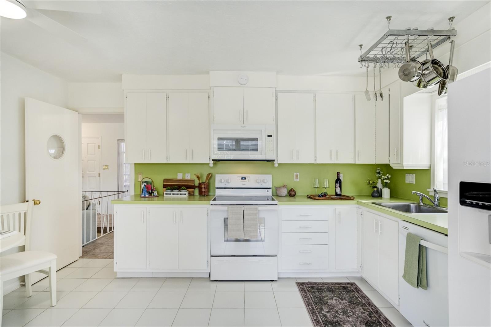 WOODLAND HILLS - Residential