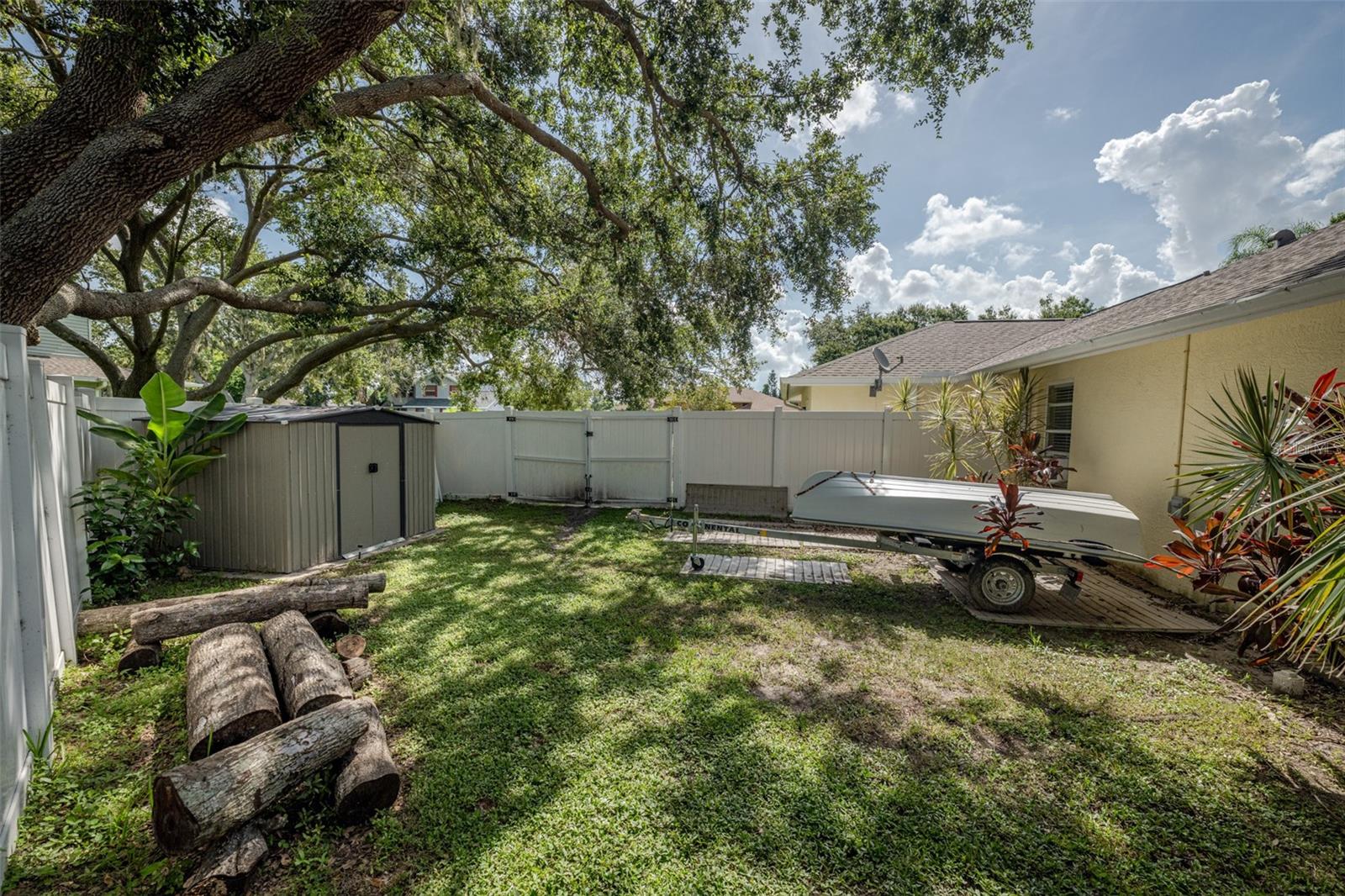 HIDDEN OAKS - Residential