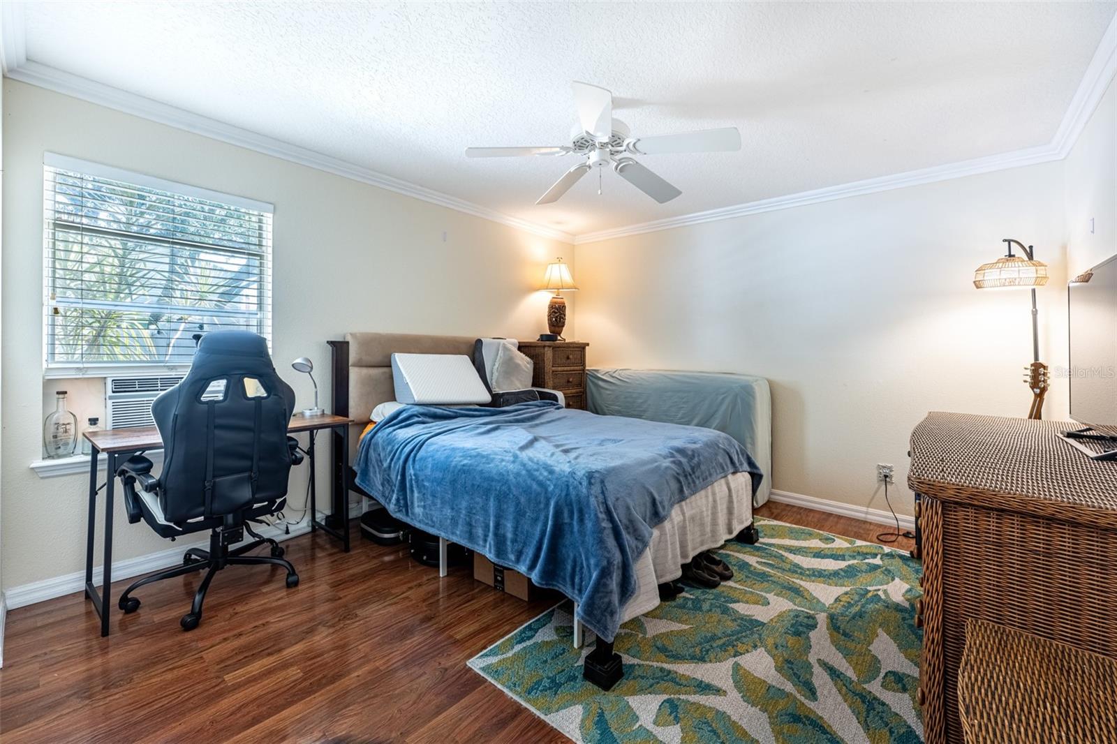 HIDDEN OAKS - Residential