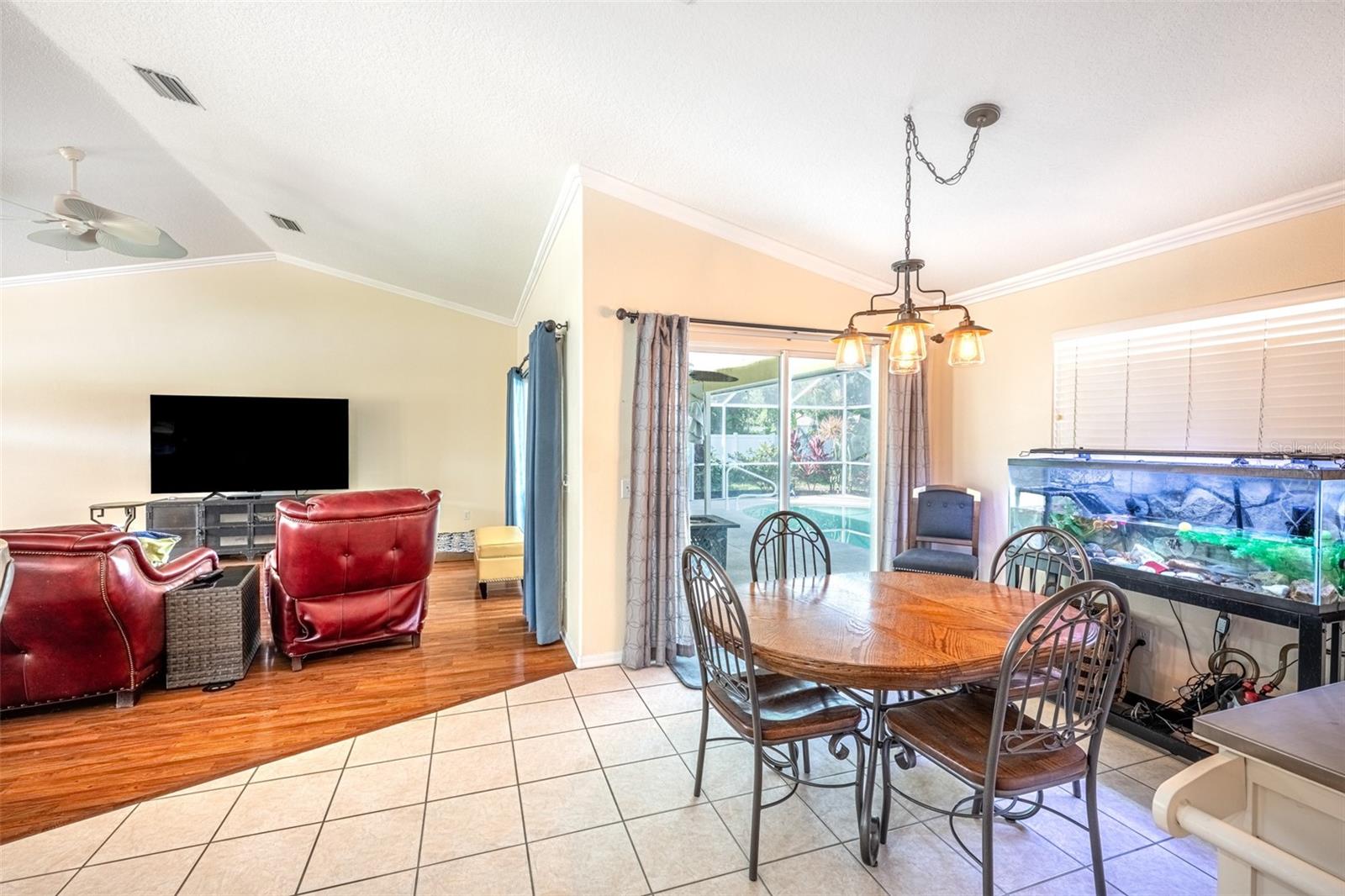 HIDDEN OAKS - Residential