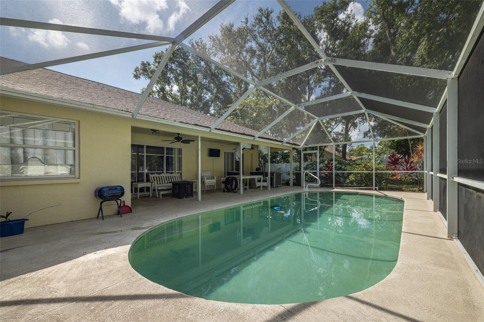 HIDDEN OAKS - Residential