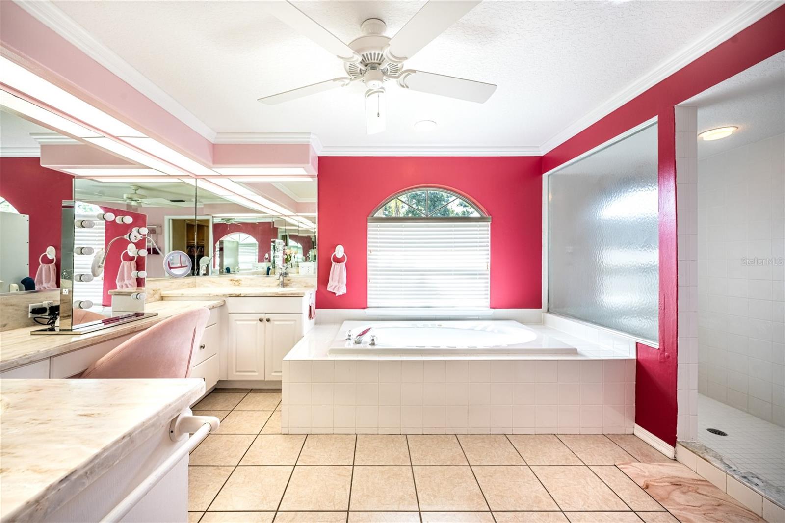 HIDDEN OAKS - Residential