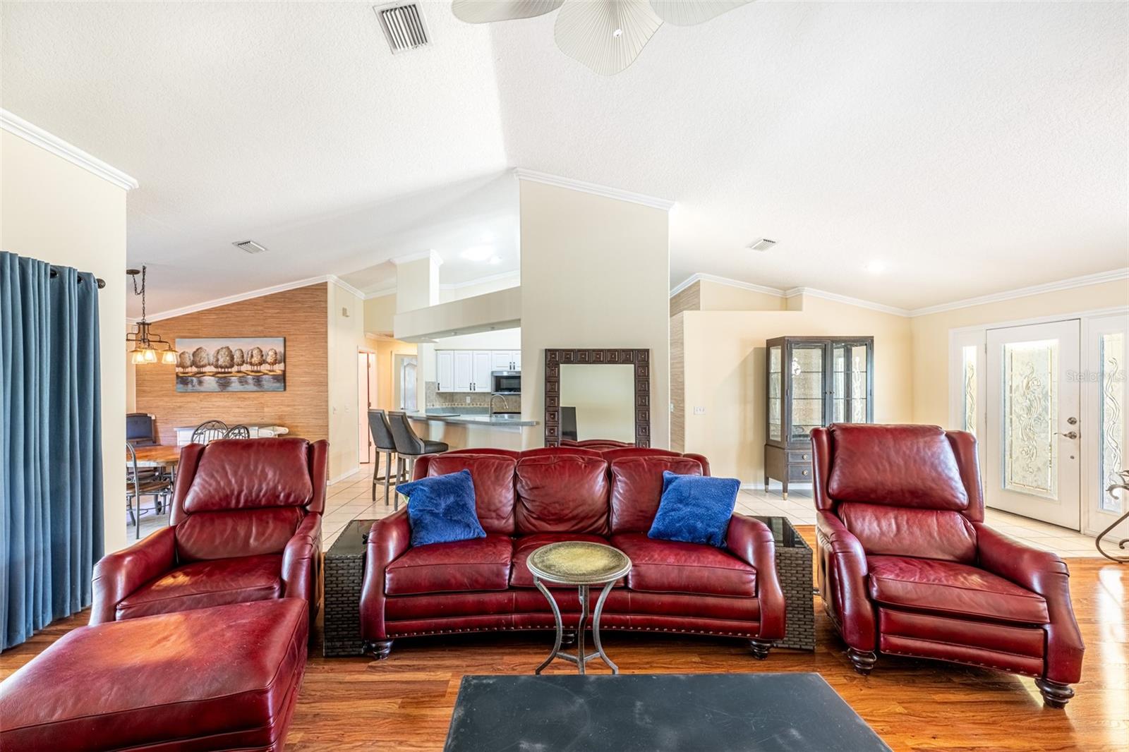 HIDDEN OAKS - Residential